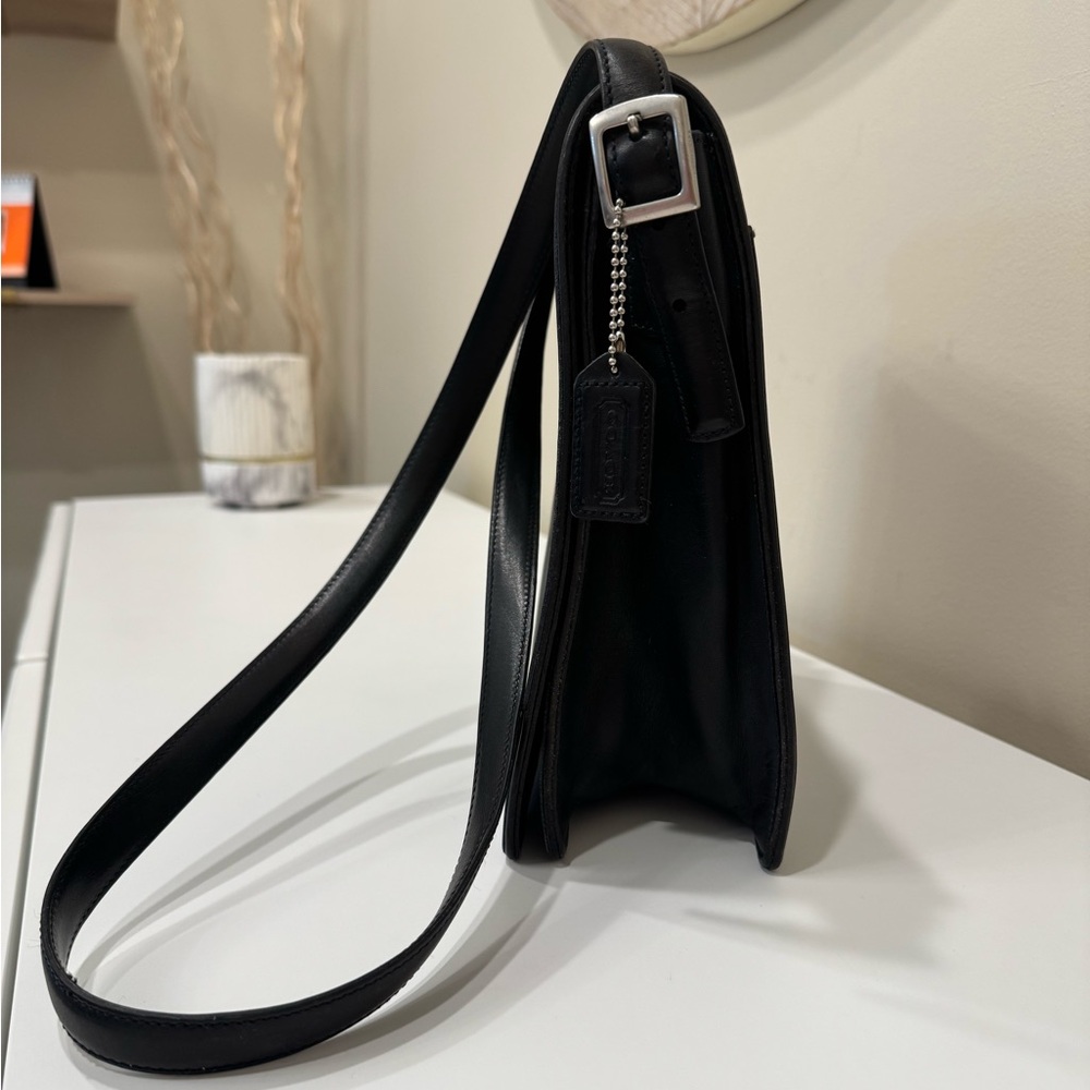 Early 90s Vintage Coach Legacy Flap Messenger Bag
Black Leather (Style J92-6147) - Picture 3 of 15